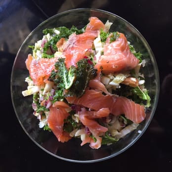 Chez Ma Belle Mère - Salade de choux Kale au saumon mariné. - Brasseries Near Me - Paris, 75 Chez Ma Belle Mère - Salade de choux Kale au saumon mariné. - Brasseries Near Me - Paris, 75