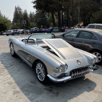 Alice's Restaurant - Classic corvette! - Diners Near Me - Woodside, California