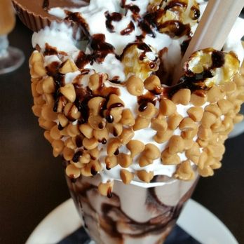 Mom's Kitchen & Bar - Bars Near Me - Astoria, New York Mom's Kitchen & Bar - Bars Near Me - Astoria, New York