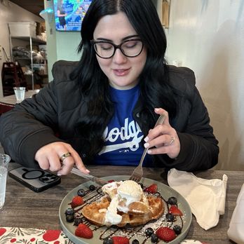 Wara Cafe - Croffle with Mixed Berries - Cafes Near Me - Chino, California