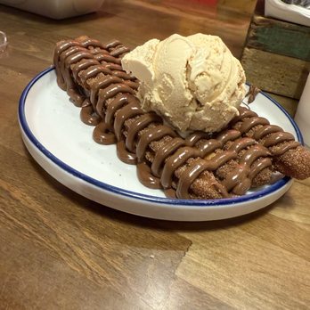 Sr De Los Tacos - Churros with Dulce de Leche Ice Cream - Desserts Near Me - Doral, Florida Sr De Los Tacos - Churros with Dulce de Leche Ice Cream - Desserts Near Me - Doral, Florida