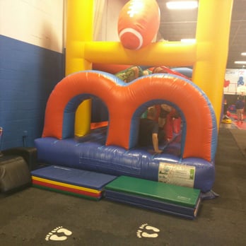 Kids 'N Shape - Entrance to bouncy house - Kids Activities Near Me - Howard Beach, New York
