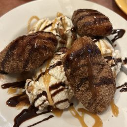Ice cream and beignets, yum! Ice cream and beignets, yum!