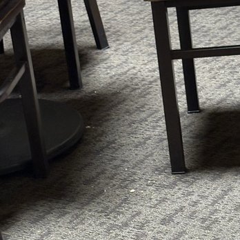 Cheddar's Scratch Kitchen - Dirty floors - American Near Me - Greenville, South Carolina