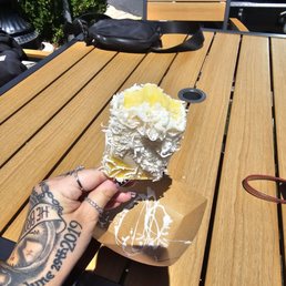 Pineapple pop with white chocolate and coconut Pineapple pop with white chocolate and coconut