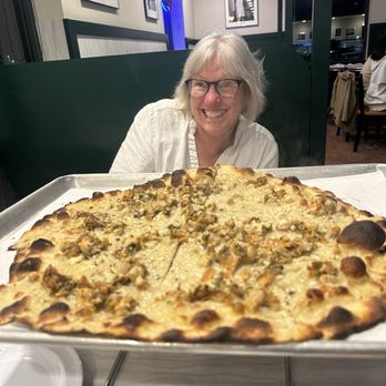 Frank Pepe Pizzeria Napoletana - Clam pizza is to die for - Pizza Near Me - Warwick, Rhode Island Frank Pepe Pizzeria Napoletana - Clam pizza is to die for - Pizza Near Me - Warwick, Rhode Island
