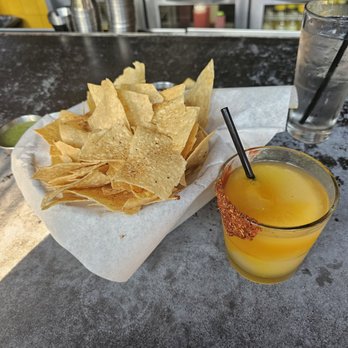 Vidorra - Chips and Gold Digger margarita - Mexican Near Me - Dallas, Texas