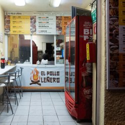 El Pollo Leñero - Storefront at night