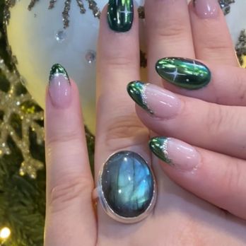 Champagne Nail Bar - Christmas nails!!!! - Nail Salons Near Me - Santa Barbara, California