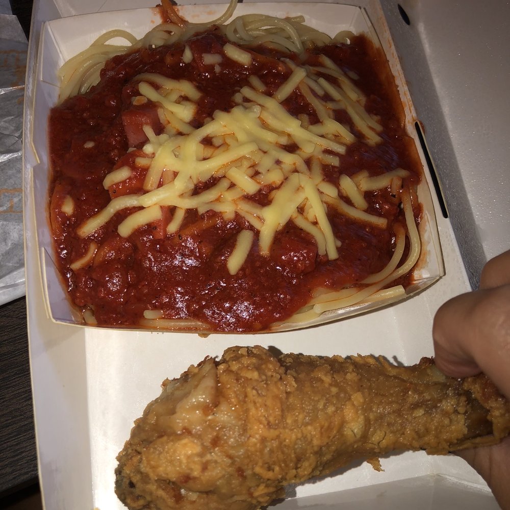 Jollibee - Spaghetti with 1 piece - Fast Food Near Me - Chicago, Illinois