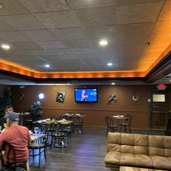 Volcano Restaurant Bar & Grill - Bar area
