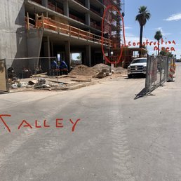 This is the alley the Monarch Van Line mover they subcontracted the job to had to use. This is the alley the Monarch Van Line mover they subcontracted the job to had to use.