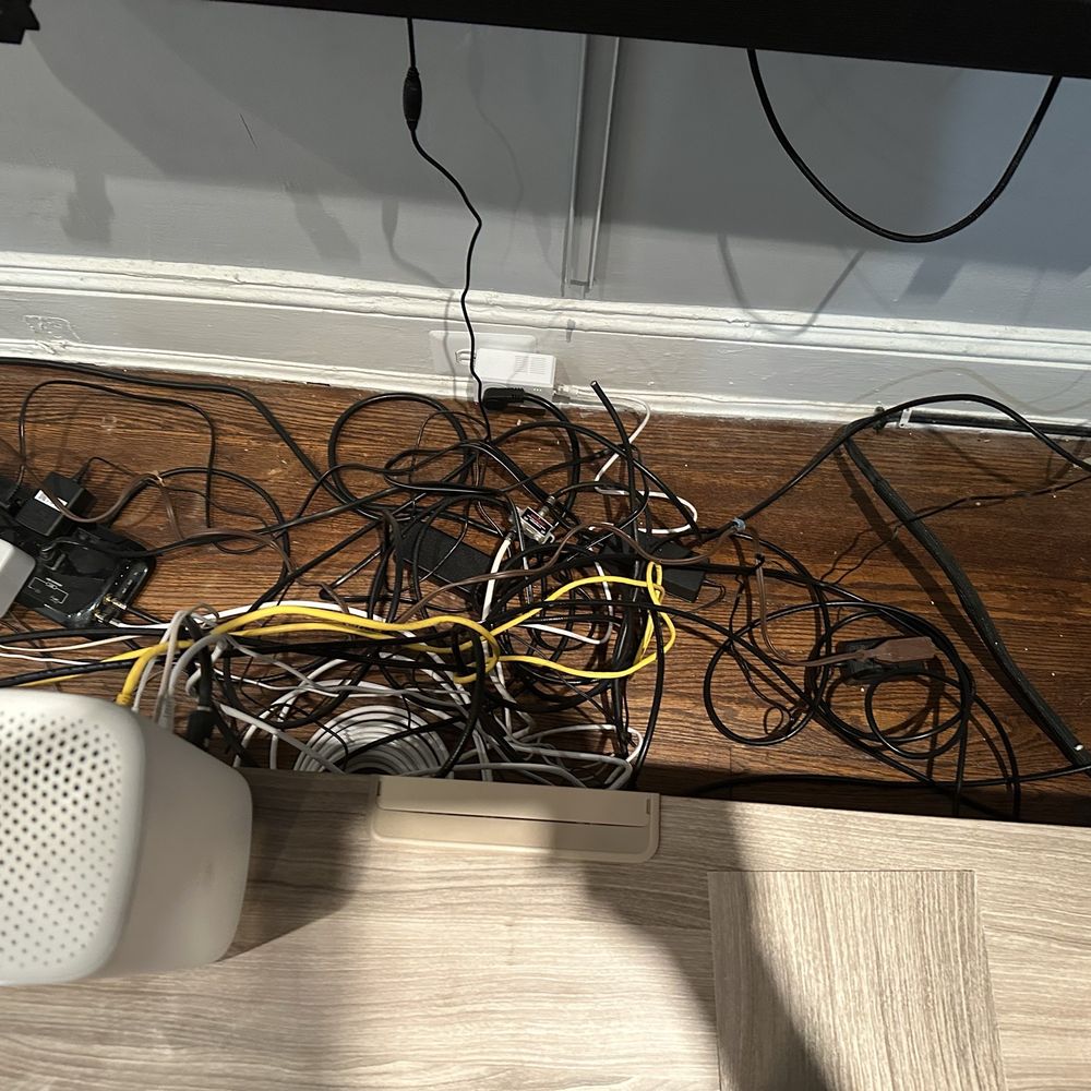TV Mount Experts - Messy wires - TV Mounting Near Me