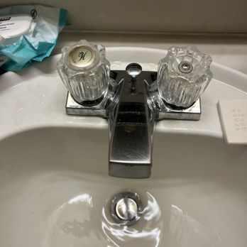 Summit Inn - Hot water doesn't work - as in little to no water comes out. - Hotels Near Me - Snoqualmie Pass, Washington