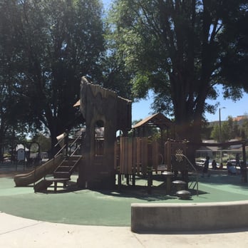 Studio City Recreation Center - Parks Near Me - Studio City, California