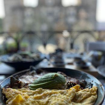 Comal - Chilaquiles in red sauce with an egg. Look at that avocado - Mexican Near Me - Heroica Puebla de Zaragoza, PUE Comal - Chilaquiles in red sauce with an egg. Look at that avocado - Mexican Near Me - Heroica Puebla de Zaragoza, PUE