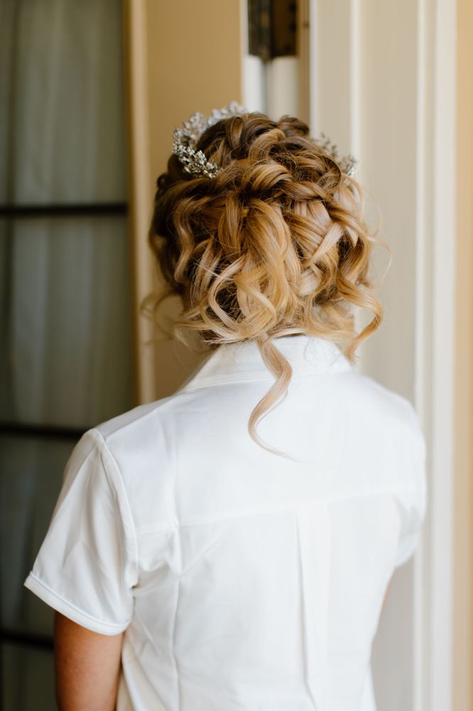 A Touch of MUAH MakeUp And Hair Logo