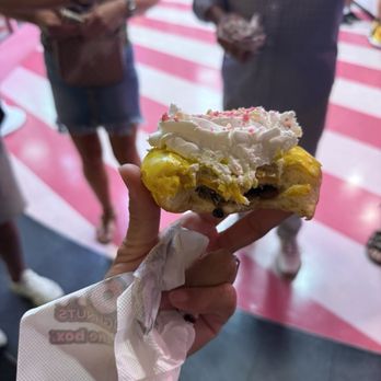 Pinkbox - Snozzberry donut - Donuts Near Me - Las Vegas, Nevada