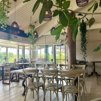 Greenhouse Penryn - Dinning area - Salad Near Me - Penryn, California
