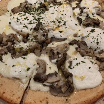 Underground Pizza - White keto with mushrooms - Pizza Near Me - New York, New York Underground Pizza - White keto with mushrooms - Pizza Near Me - New York, New York
