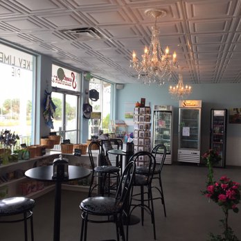 Sweet Savannah's - Store sitting area - Ice Cream & Frozen Yogurt Near Me - Marathon, Florida Sweet Savannah's - Store sitting area - Ice Cream & Frozen Yogurt Near Me - Marathon, Florida
