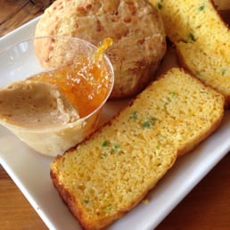 "The basket": cornbread and biscuit "The basket": cornbread and biscuit