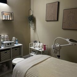 Spa ZenAura Massage - Facial Treatment Room