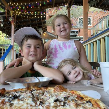 Red's Pizzeria - Outdoor dining - Pizza Near Me - Eureka Springs, Arkansas Red's Pizzeria - Outdoor dining - Pizza Near Me - Eureka Springs, Arkansas