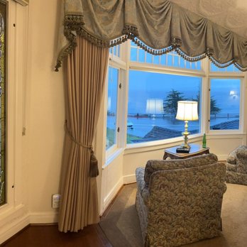 Seven Gables Inn - Victoria room. - Bed & Breakfast Near Me - Pacific Grove, California Seven Gables Inn - Victoria room. - Bed & Breakfast Near Me - Pacific Grove, California