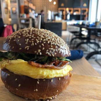 Juniper Table - Classic BEK sandwich - 1/12/19.  Semi disappointed because I saw pictures of this sandwich w/ the thick cut bacon. - New American Near Me - Palm Springs, California