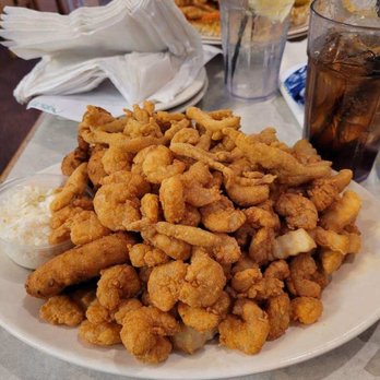 Sanibel's - This is the small portion of popcorn shrimp...right..it's a lot..and that's the small They also have chicken  or shrimp Alfredo. - Seafood Near Me - High Point, North Carolina