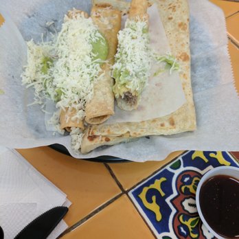 Senor Taco - Quesadillas and taquitos plate (there are 2 pieces of quesadilla in that plate) - Mexican Near Me - Fountain Hills, Arizona Senor Taco - Quesadillas and taquitos plate (there are 2 pieces of quesadilla in that plate) - Mexican Near Me - Fountain Hills, Arizona