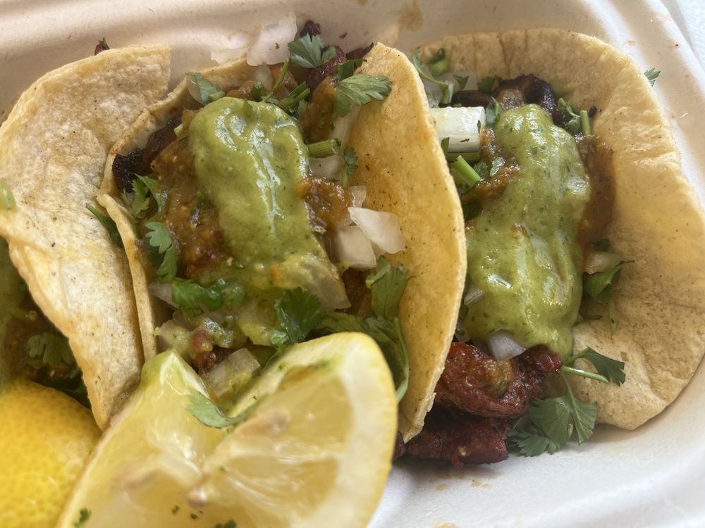 Taquitos Hernandez Logo