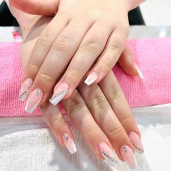 Beverly Hills Nail Boutique - Nail Technicians Near Me - Tottenham, Ontario