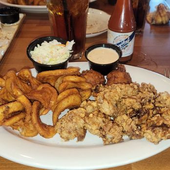 Stinky's Fish Camp - Fried oyster basket. - Seafood Near Me - Santa Rosa Beach, Florida Stinky's Fish Camp - Fried oyster basket. - Seafood Near Me - Santa Rosa Beach, Florida