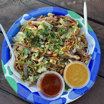 MOMOlicious - Chicken Nepali Chowmein - Food Trucks Near Me - El Cerrito, California MOMOlicious - Chicken Nepali Chowmein - Food Trucks Near Me - El Cerrito, California