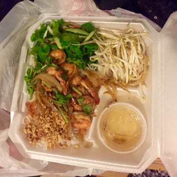 Pho Bistro - Grilled Shrimp Vermicelli. Kind of hard to mess up. Shrimp was well seasoned. - Vietnamese Near Me - Waipahu, Hawaii Pho Bistro - Grilled Shrimp Vermicelli. Kind of hard to mess up. Shrimp was well seasoned. - Vietnamese Near Me - Waipahu, Hawaii