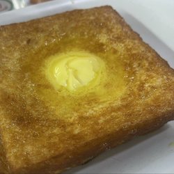 蘭芳園 - The infamous thick toast