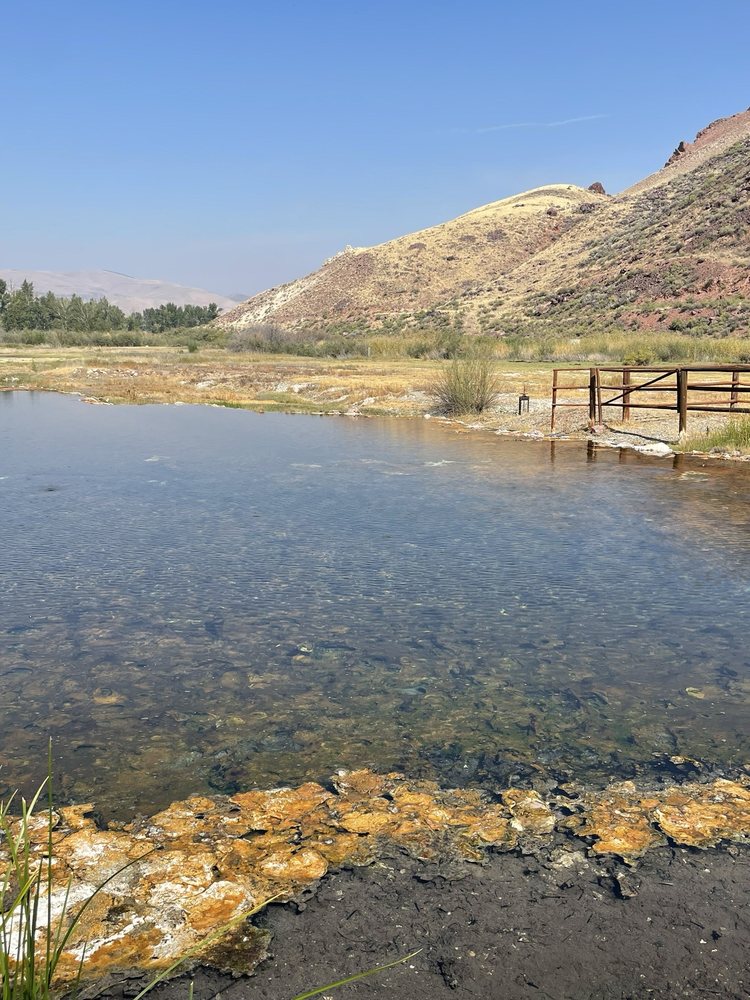 Challis Hot Springs Logo