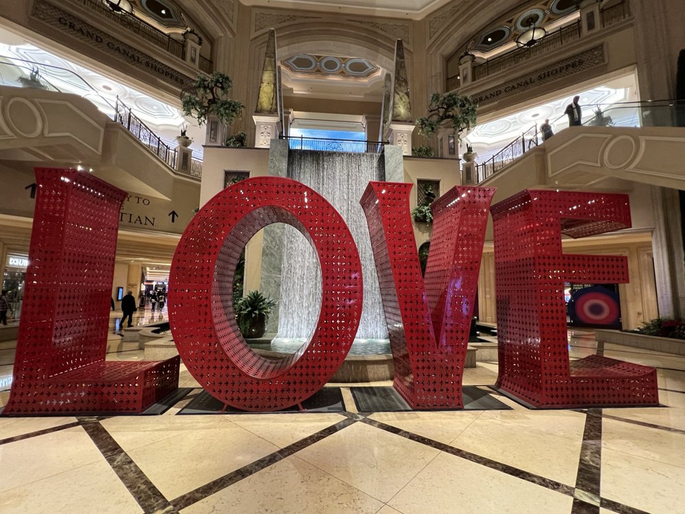 PALAZZO WATERFALL ATRIUM 3325 S Las Vegas Blvd, Las Vegas, Nevada