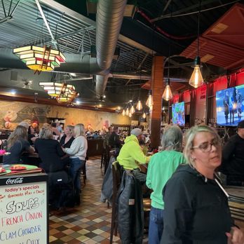 Cloverleaf Bar & Restaurant - Bar area - Pizza Near Me - Eastpointe, Michigan