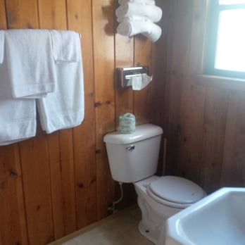 Idyllwild Inn - Cabin 11 Bathroom - Hotels Near Me - Idyllwild, California Idyllwild Inn - Cabin 11 Bathroom - Hotels Near Me - Idyllwild, California