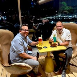 Azor Hotel - Cocktails at the rooftop bar