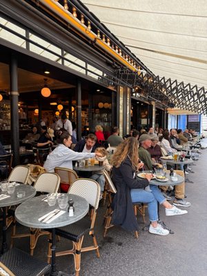 Les Antiquaires by null