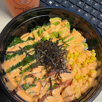 Mooshi Tea - Poke bowl with tuna, white rice, corn, avocado, seaweed salad, topped with spicy mayo & ponzu - Bubble Tea Near Me - Maplewood, Minnesota