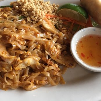 Twisted Noodles - Lunch Pad Thai with chicken - Thai Near Me - Durham, North Carolina