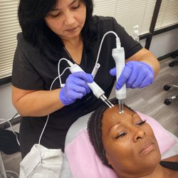 Microcurrent stimulate the skin and muscles with the aim of improving a person's appearance. A noninvasive facelift.