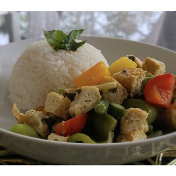 Bow Thai authentic cuisine - Tofu green curry - Food Trucks Near Me - Tucker, Georgia