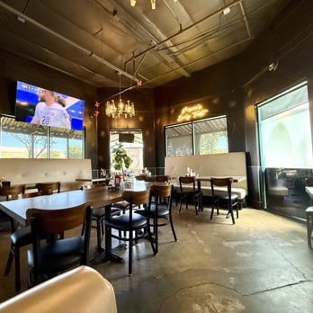Mario’s Early Toast - Seating - Breakfast & Brunch Near Me - Roseville, California Mario’s Early Toast - Seating - Breakfast & Brunch Near Me - Roseville, California