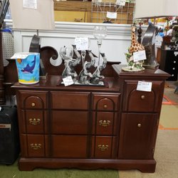 Al's Furniture & Flea Market Square - Booth #68